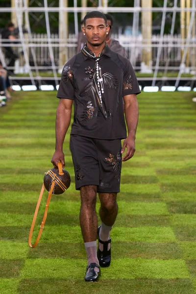 Look 22